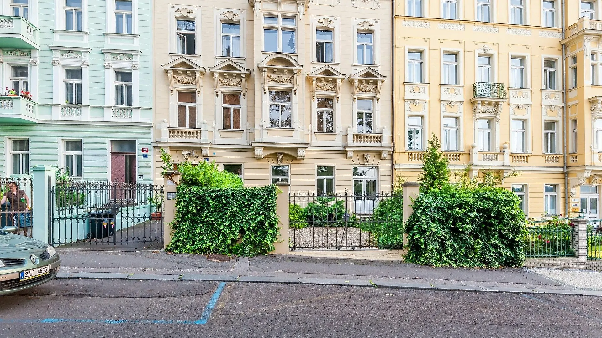 Na Smetance Apartments Prag